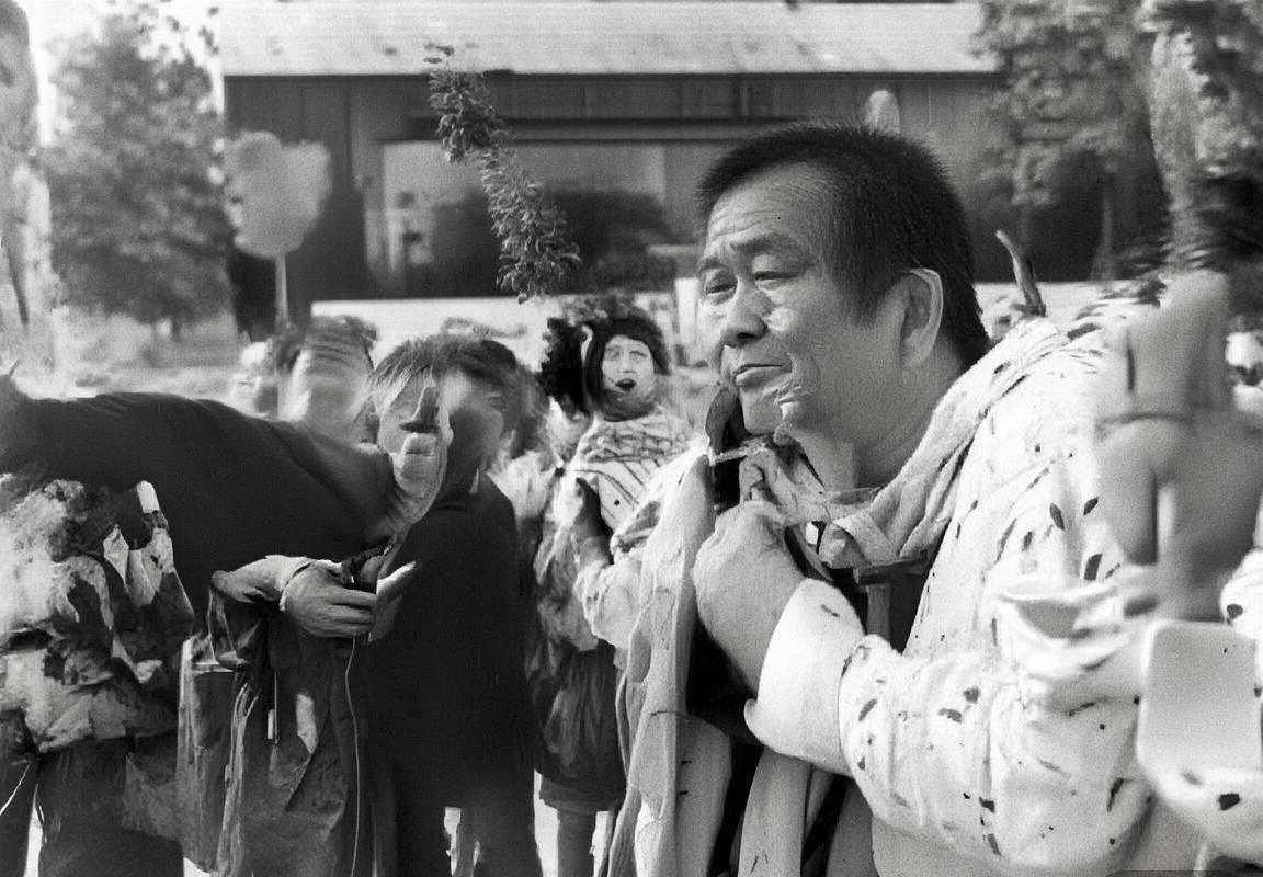 凯尔特人总经理布拉德·史蒂文斯如何利用到期合同运作三方交易，实现季后赛关键补强？